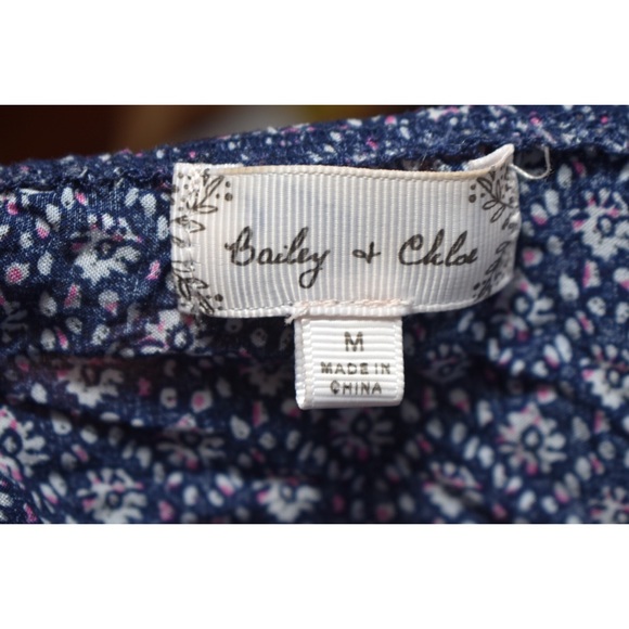 Bailey & Chloe • Off the shoulder top - Picture 5 of 5